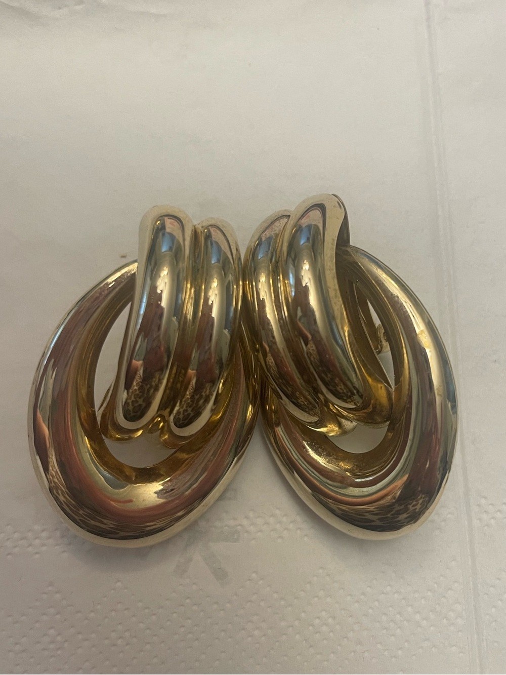 1980’s Chunky Gold Tone Love Knot Clip On Earrings